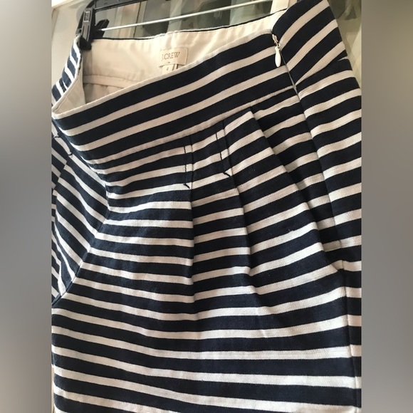 J. Crew Factory size 4 linen blend shorts in B&W stripes with side zipper EUC - Picture 3 of 6